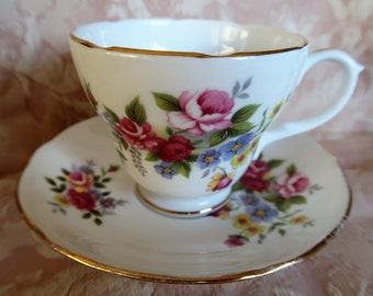 Hertogin Spring Flowers Vintage Thee cup en Schotel Set i n Patroon nummer 329