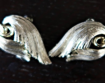 Vintage Lisner Gold tone Leaf clip op oorbellen