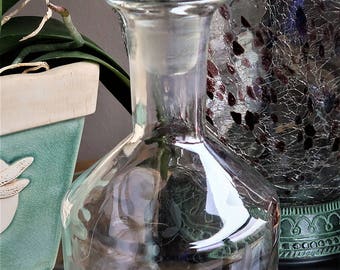 Etched glass liquor  decanter with  glass stopper vintage bar ware wine decanter