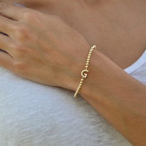 Bracelet personnalisé lettre initiale, bracelet extensible en perles d'or et zircons cubiques pour cadeau