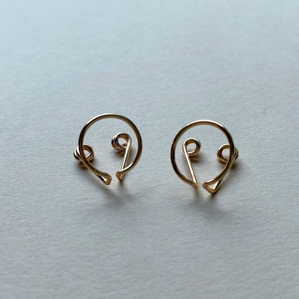 Minimalist Circle Clip-On Earrings – Non-Pierced