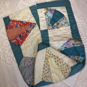 Vintage Floral Fan Quilt Piece: Blue, Pink, White Cutter Quilt (40x8)