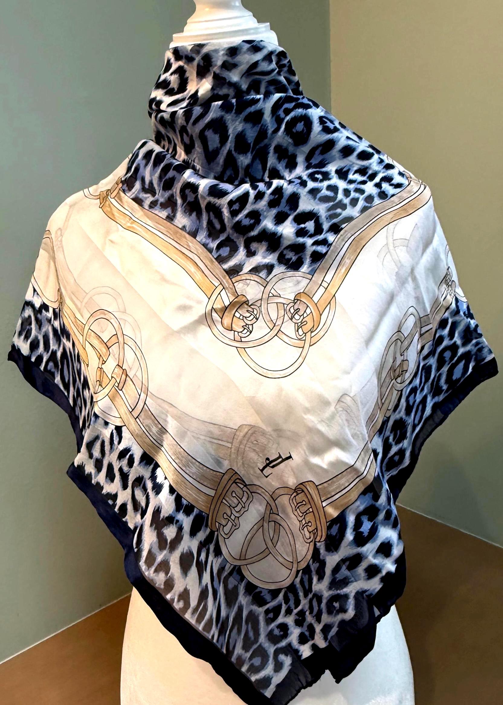 CHRISTIAN DIOR Foulard soie en TBEG vintage et authentique 77x78 cm