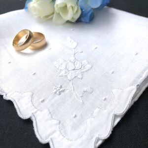 Elegant Vintage White Appliquéd and Embroidered Floral Handkerchief, Vintage Wedding Hankerchief, 1950’s Style Hankie, Hanky