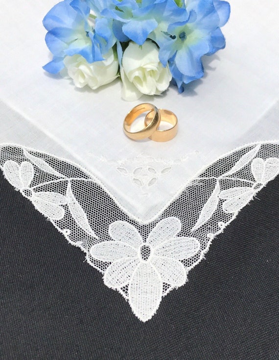 Beautiful Vintage White Appliquéd and Embroidered… - image 1