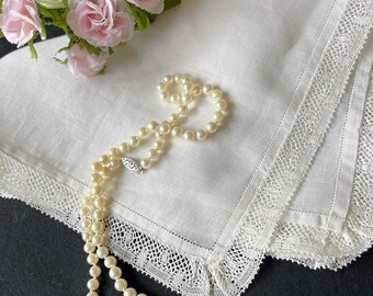 Pretty Wedding Handkerchief with a  Floral Lace Border, Hankerchief, White Hankie, Vintage Hanky