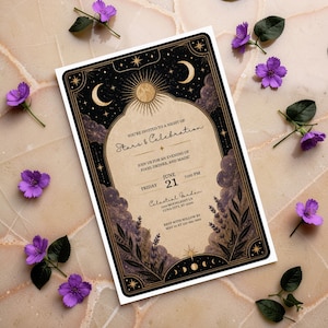 Op de afbeelding: Een rechthoekige uitnodigingskaart met een zwarte en gouden hemelse rand met een zon, maan en sterren. De tekst in het midden luidt: You're invited to a night of Stars & Celebration, Friday June 21, 7:00 PM, Celestial Garden, 1234 Moonlight Ln.