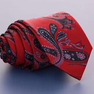 Red men&#39;s tie with black paisley signature Wedding Gift High quality hand made An elegant addition to a suit. forSpecial occasion