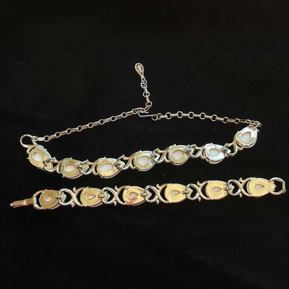 Vintage 60s White Demi Parure Necklace Bracelet S… - image 9
