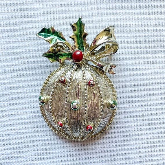 Vintage MCM Christmas Ornament Brooch, Gold Tone … - image 3