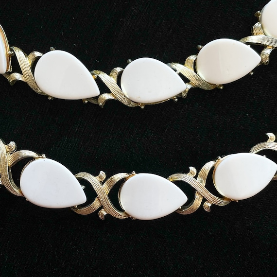 Vintage 60s White Demi Parure Necklace Bracelet S… - image 4
