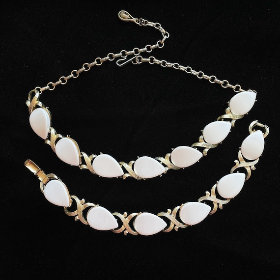Vintage 60s White Demi Parure Necklace Bracelet S… - image 1