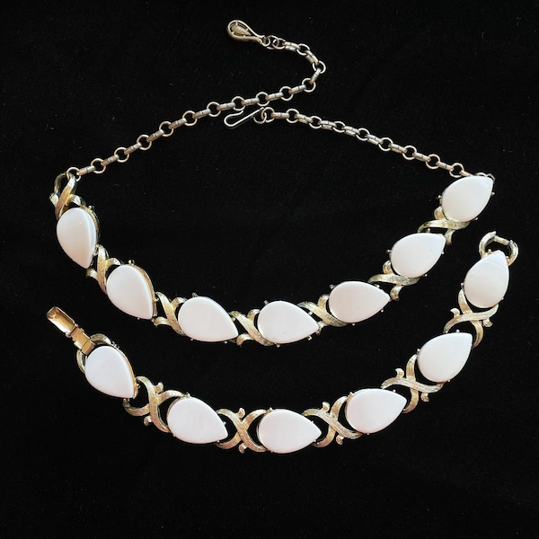 Vintage 60s White Demi Parure Necklace Bracelet Set, Unsigned Costume Jewelry