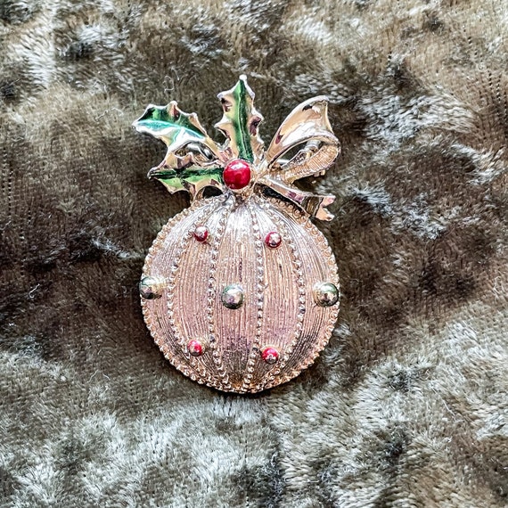 Vintage MCM Christmas Ornament Brooch, Gold Tone … - image 5