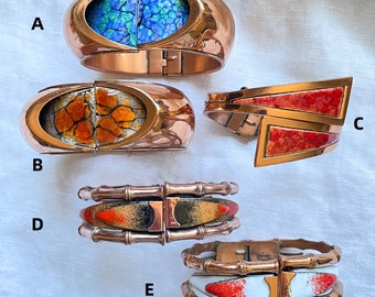Puede incluir: Cinco pulseras de cobre con diferentes diseños de esmalte. Las pulseras están firmadas "Matisse/Renoir".