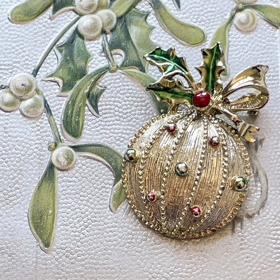 Vintage MCM Christmas Ornament Brooch, Gold Tone … - image 2