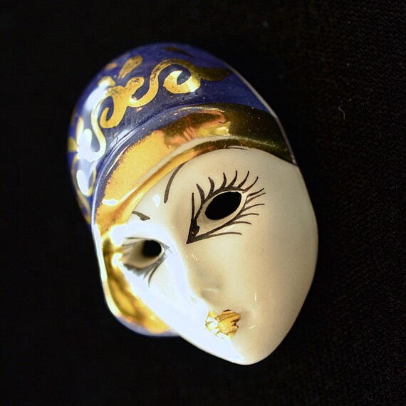 Vintage Flapper Girl Ceramic Brooch, Hand Painted - image 5