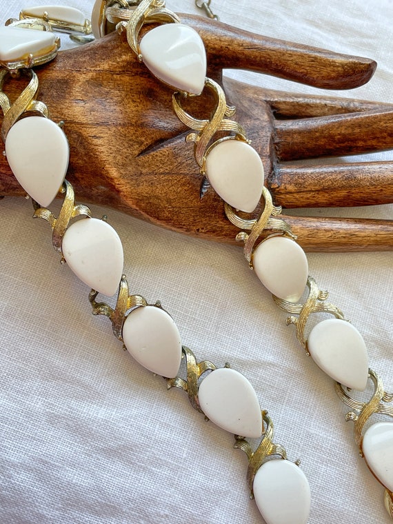 Vintage 60s White Demi Parure Necklace Bracelet S… - image 6