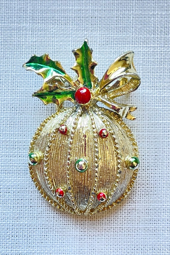 Vintage MCM Christmas Ornament Brooch, Gold Tone … - image 4