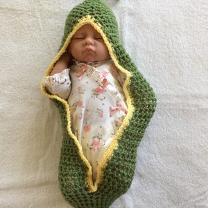 Crochet Pea Pod Cocoon Photo Prop