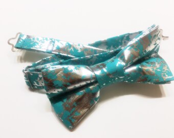 Silver Metallic Bow Tie