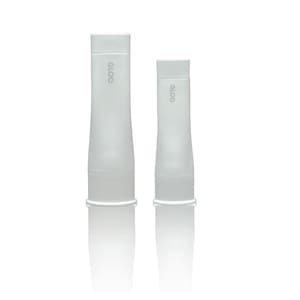 Peut inclure: Deux tubes en plastique blanc avec le mot "GLOO" imprimé dessus. Les tubes sont de tailles différentes.