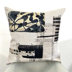Australischer Kissenbezug mit Sashiko Ziernaht. Boro japanischer Stil Patchwork, in beige, schwarz & blau