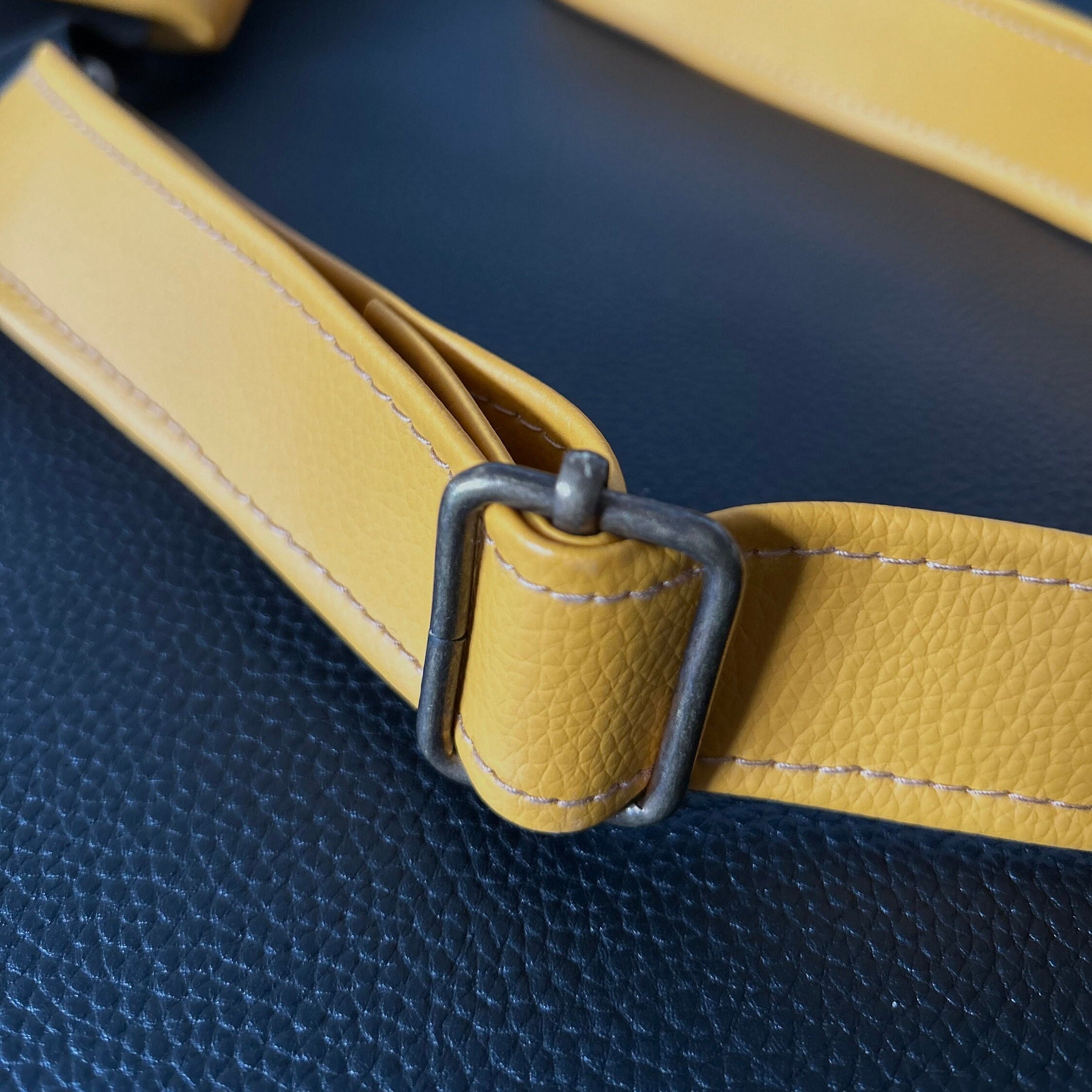 Borsa a tracolla pratica ed elegante da donna in pelle vegana