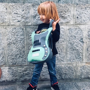Sac à dos guitare unique pour enfants, sac à dos en forme de guitare en cuir végétalien, cartable guitare pour enfants en similicuir, cadeaux guitare électrique pour enfants