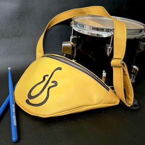 Gitarren Inspirierte Eco Leder Sling Bag für Frauen, Italienische Vegan Leder Bauchtasche