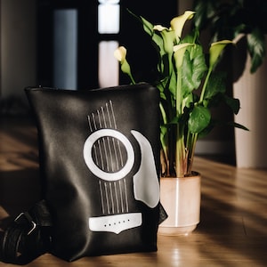 Sac à dos en cuir végétalien en forme de guitare acoustique, sac à dos personnalisé en cuir, cadeaux accessoires guitare