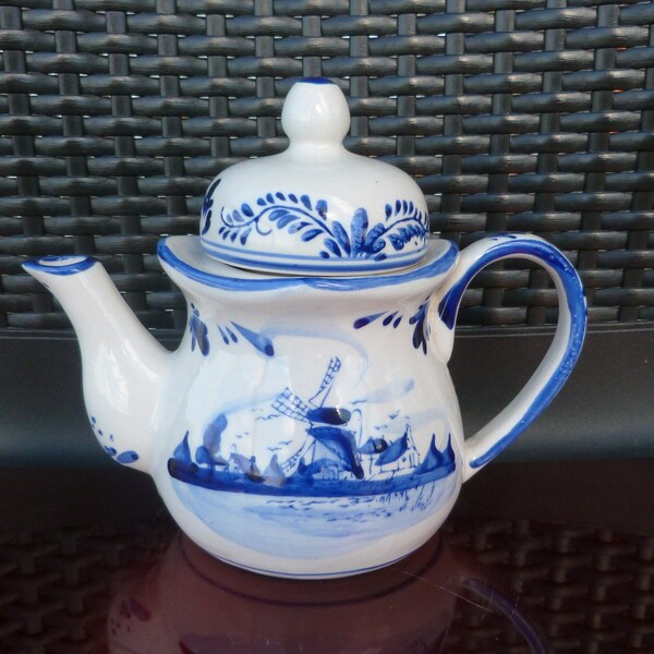 A small hand painted Delfts Blue teapot. Blue and white teapot.