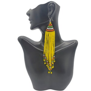 Pendientes largos de cuentas, pendientes Juneteenth, pendientes de cuentas de semillas, pendientes colgantes, pendientes con flecos, pendientes nativos, pendientes africanos, pendientes BLM