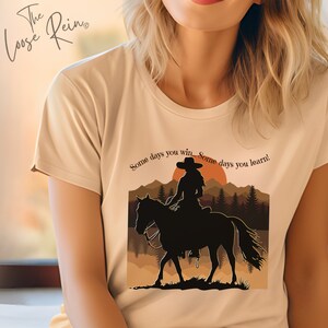 Algunos días se gana... ¡Algunos días se aprende! - Camisa de caballo unisex, camisa de rodeo, regalo de propietario de caballo, camiseta de vaquera, espectáculo de caballos, camiseta de chica de caballo