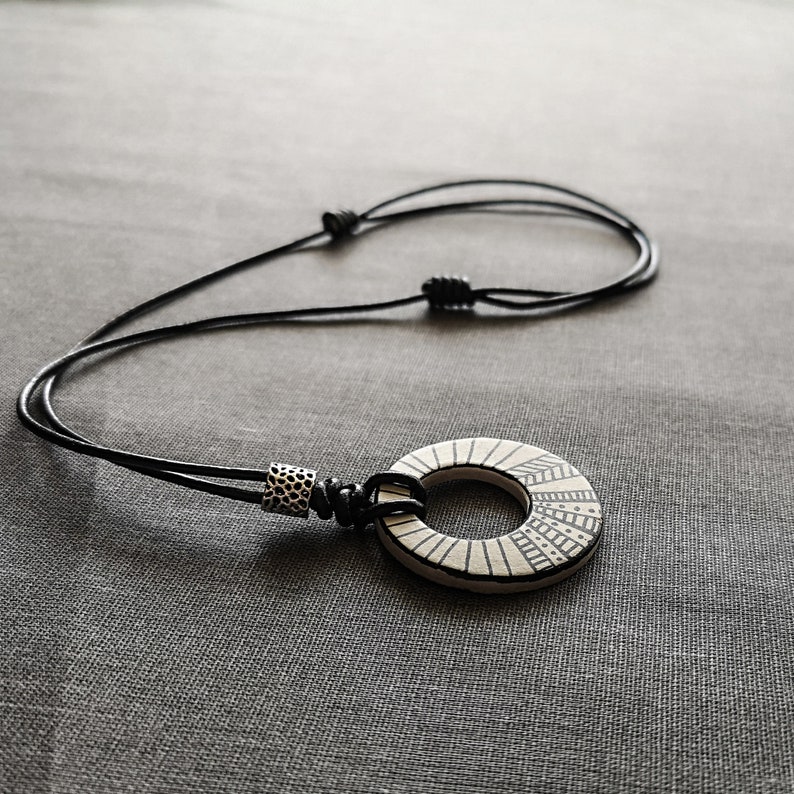Concrete handmade necklace/_ concrete handmade necklace jewelry Jewelry leather Handgemalt/_ leather handpainted Einzelst\u00fcck