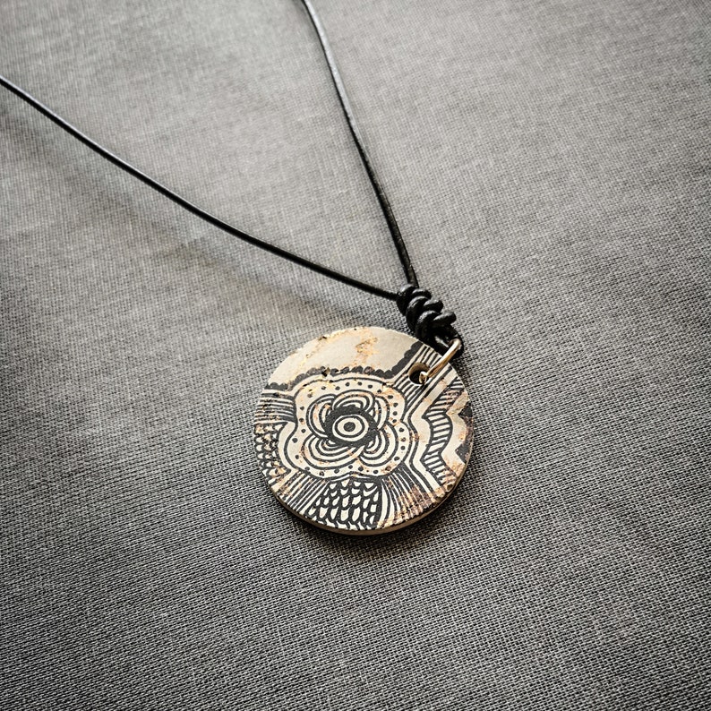 Concrete handmade necklace/_ concrete handmade necklace jewelry Jewelry leather Handgemalt/_ leather handpainted Einzelst\u00fcck