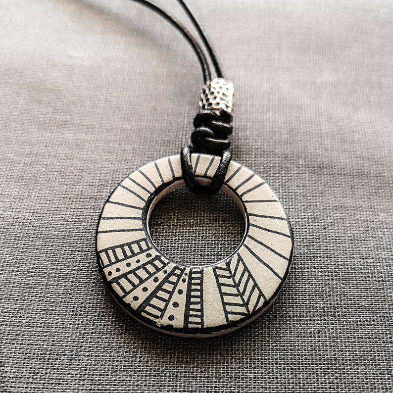 Concrete handmade necklace/_ concrete handmade necklace jewelry Jewelry leather Handgemalt/_ leather handpainted Einzelst\u00fcck