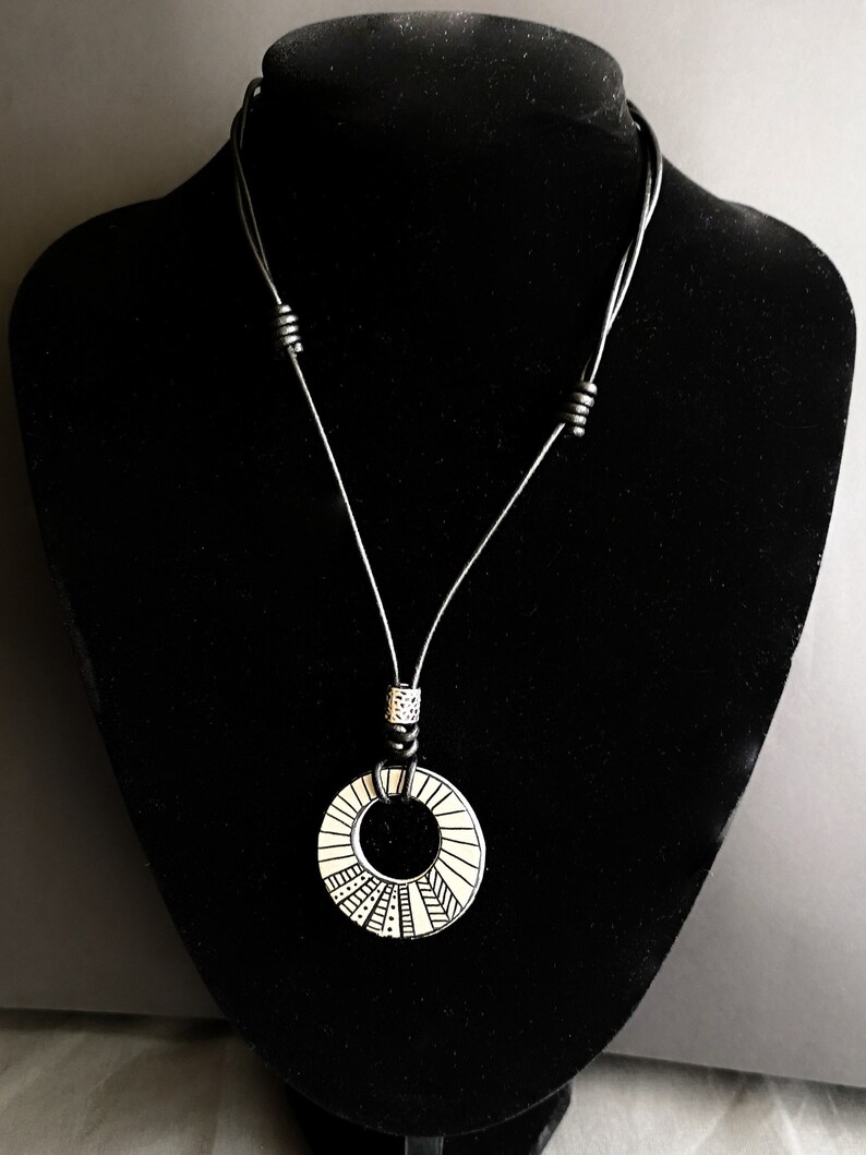 Concrete handmade necklace/_ concrete handmade necklace jewelry Jewelry leather Handgemalt/_ leather handpainted Einzelst\u00fcck