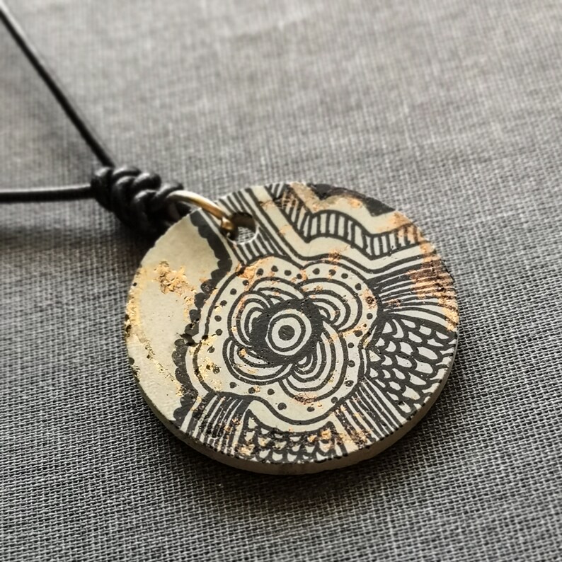 Concrete handmade necklace/_ concrete handmade necklace jewelry Jewelry leather Handgemalt/_ leather handpainted Einzelst\u00fcck