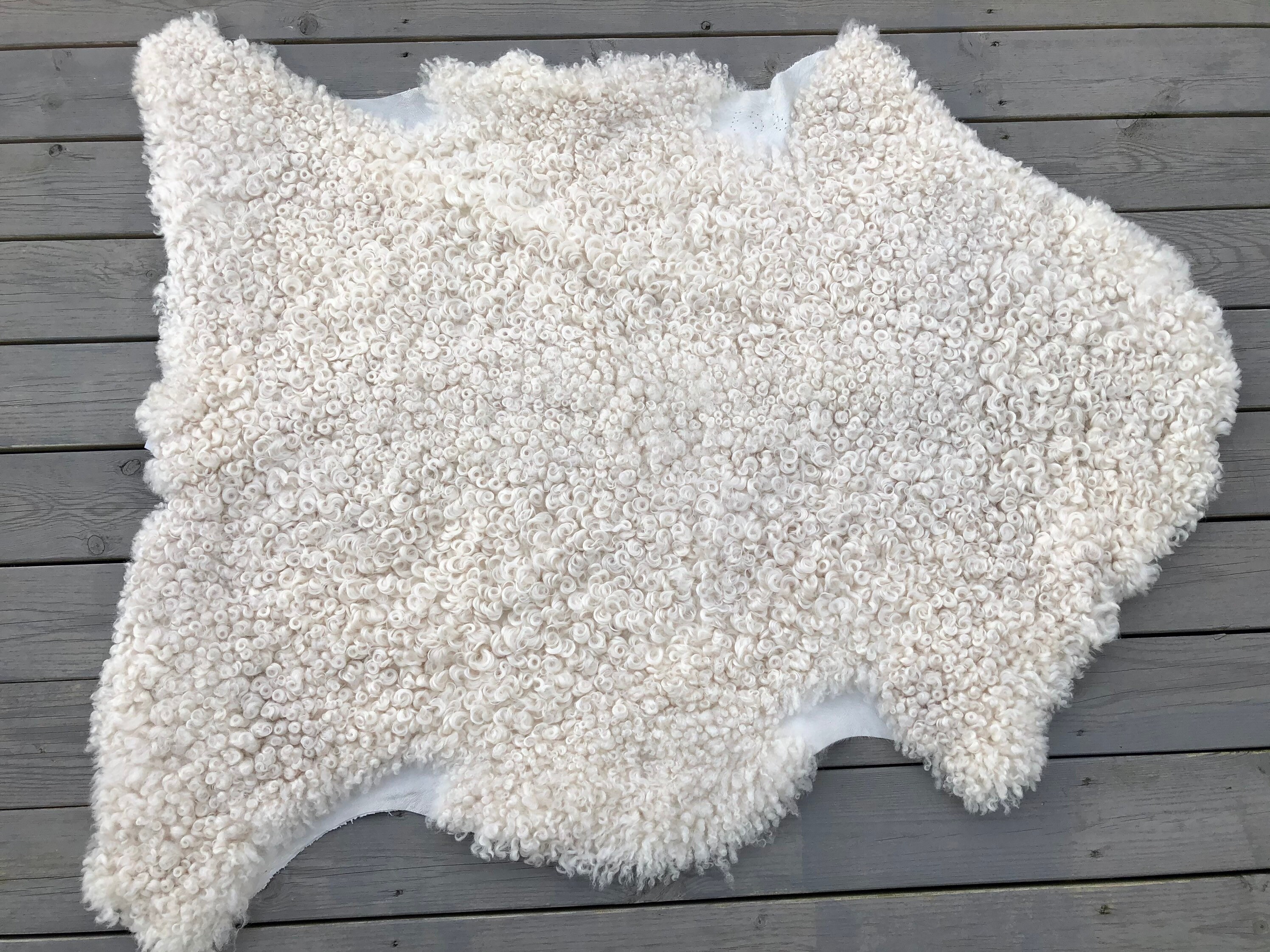 Curly sheepskin white Leicester rug wool mat extravagant beautiful