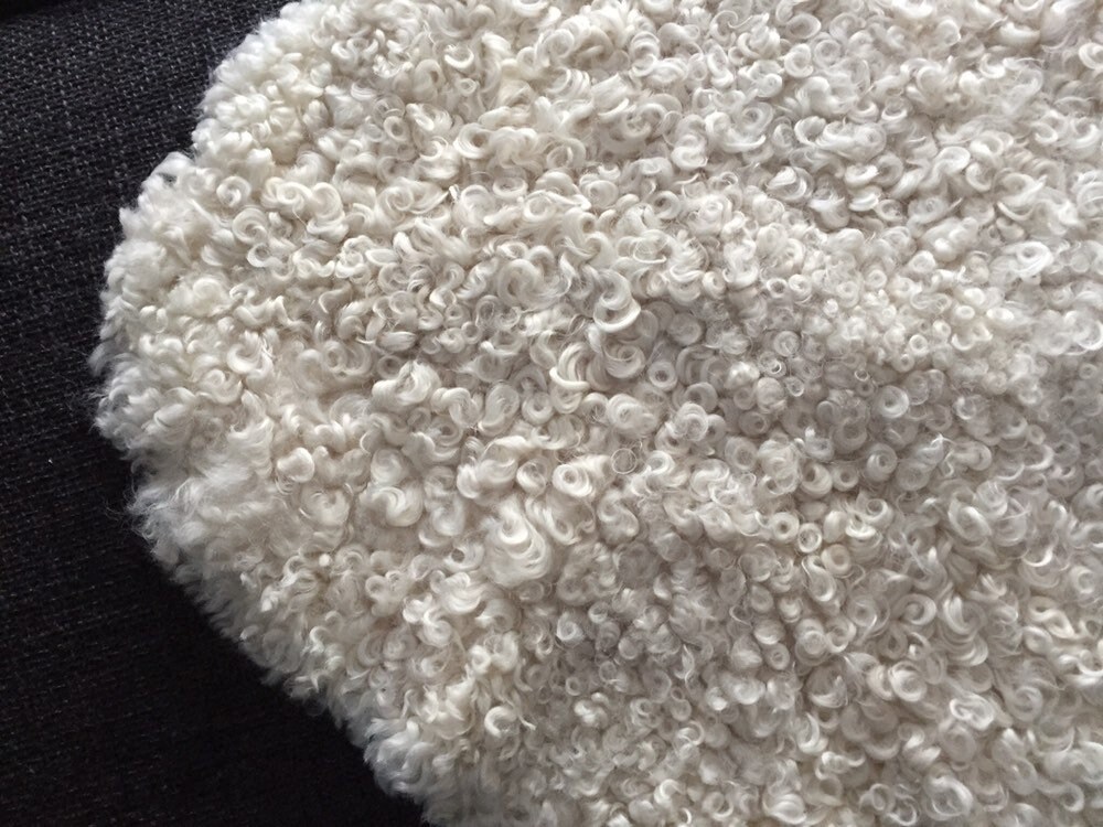 Curly sheepskin white Leicester rug wool mat extravagant beautiful