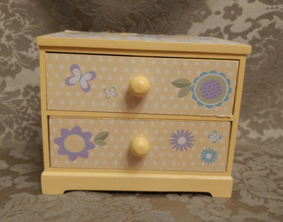 doll dresser