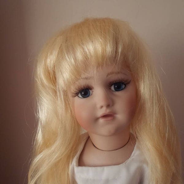 Perruque de poupées mi-longue droite blonde abricot de 10/11 pouces