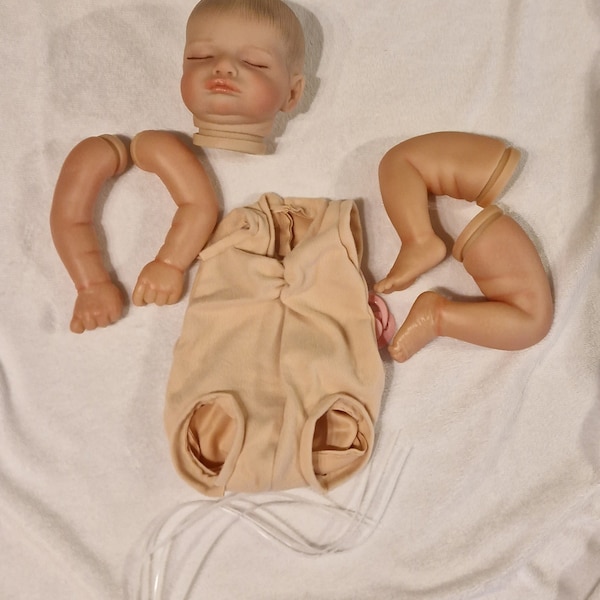 Painted Vinyl Reborn style baby doll kit. Approx 40-43cm 16/17 inches.