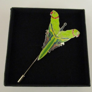 Vintage Enamel Parrot Pin, Enamel Parrot Brooch, Bird Pin, Bird Brooch, Bird Lapel Pin, Parakeet Brooch, Green Parrot, Parrot Brooch, BR/48