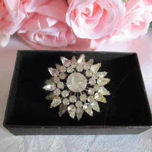 Vintage Rhinestone Cluster Brooch, Star Burst Brooch, Crystal Brooch, Star Brooch, Diamante Brooch, Unsigned Designer, High End Brooch, BR/5