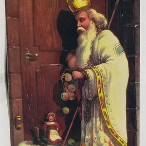 Christmas Postcard Old World White Robed Santa Claus Netherlands Leaving Toys and Fruit at a Large Door