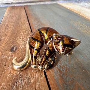Vintage Gold Toned and Ginger Enamel Sleepy Cat Kitten Brooch
