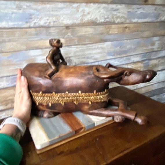 1930年代 南アジアの民芸品 水牛 手彫り 木製彫刻 小物入れ 希少
