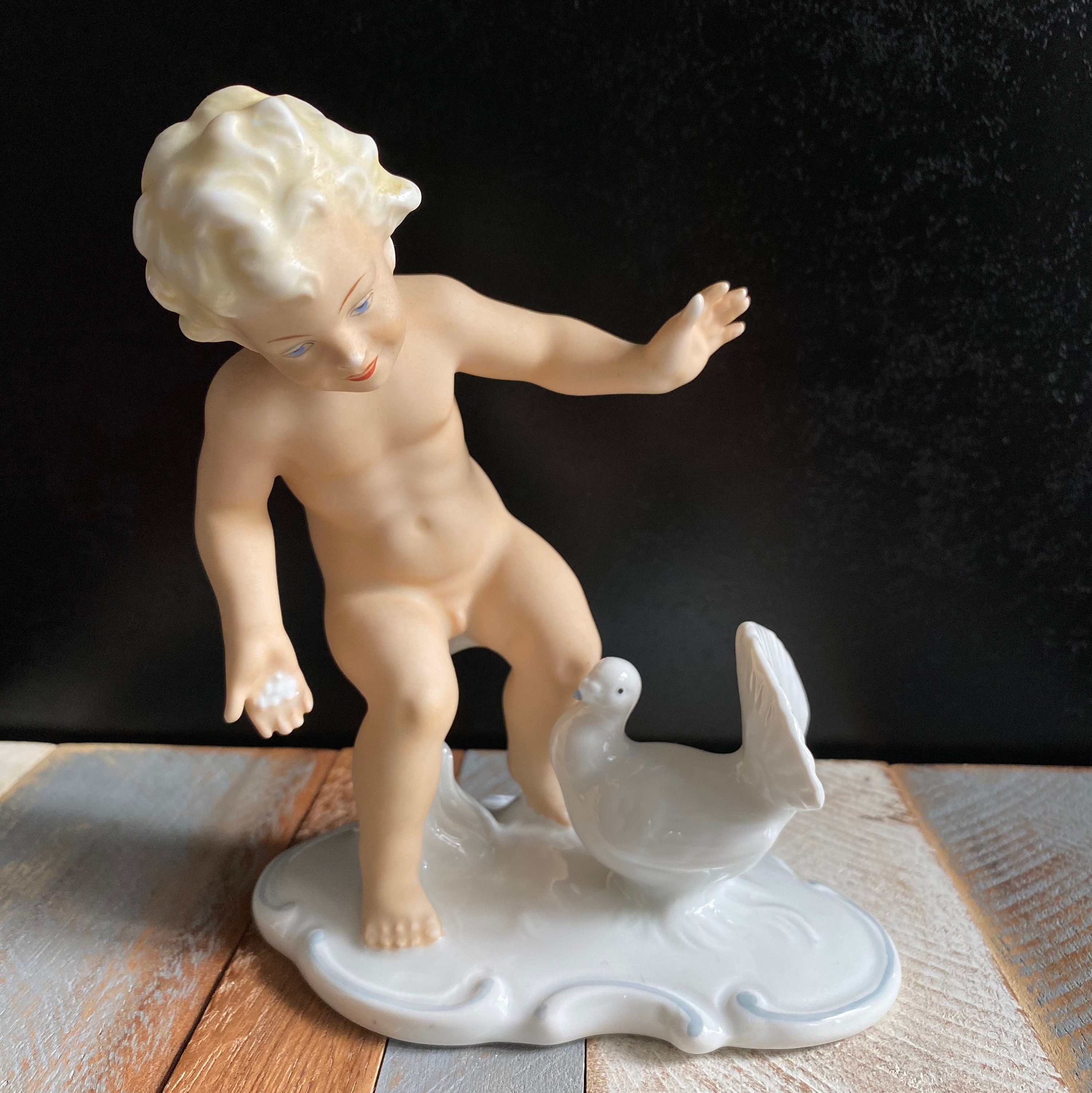 裸の幼児 1950年代 シャウハッハ クンスト 鳥に餌をやる裸の子供の磁器の置物 新品 - Etsy 日本